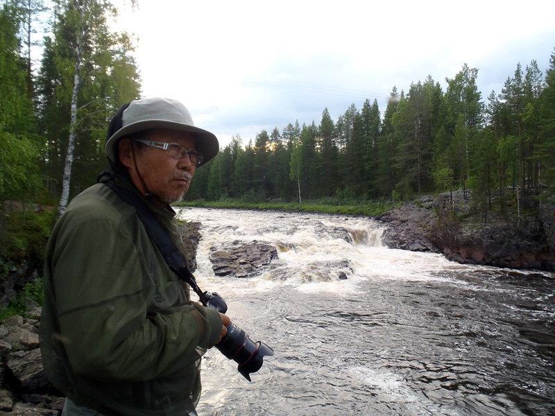 Laxfotografen Yasuji Sugai på besök vid Råneälven 