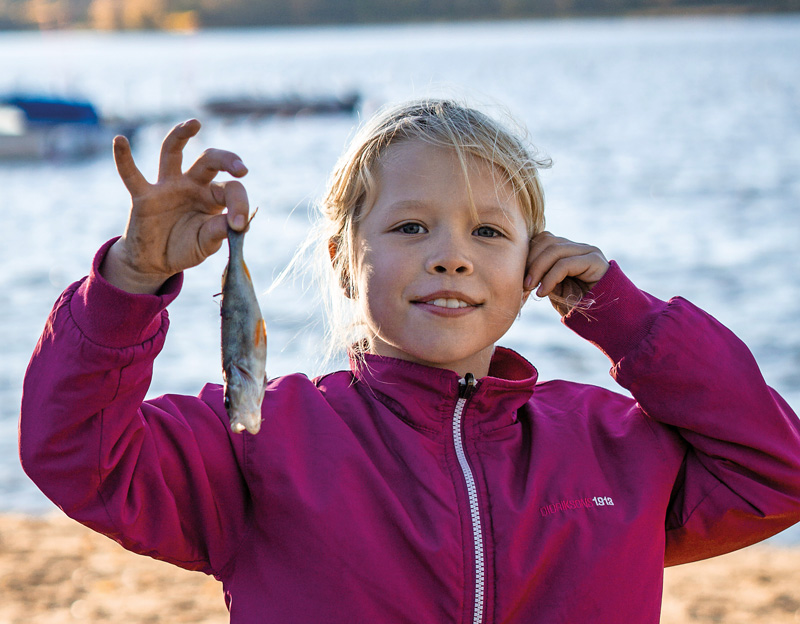 Sommarlovsfiske i Åkers kanal Åkersberga