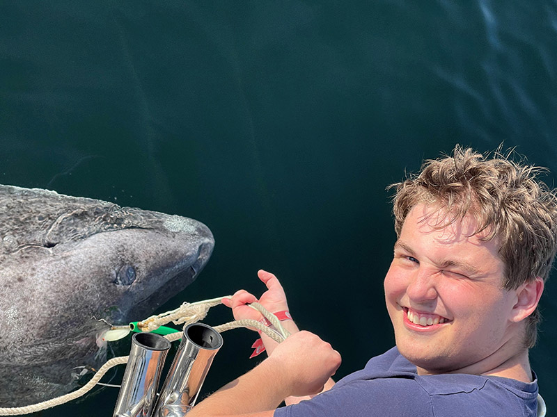 Max fångade största fisken någonsin -svenskt rekord på håkäring