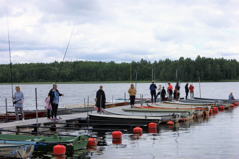 Flyktingar från Ukraina fick fiska med Sturefiskarna