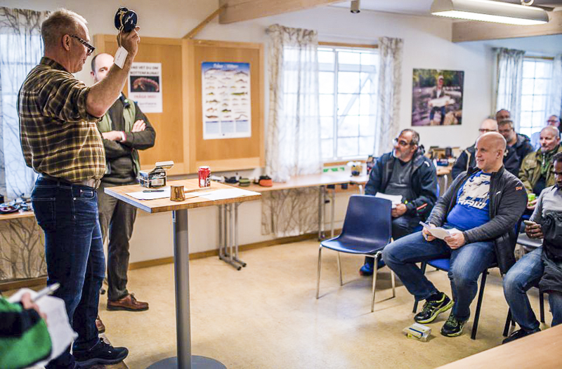 Fynda fiskeprylar på årets trevligaste auktion