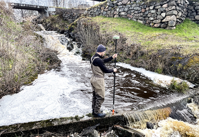 Hopp om fria fiskvägar när Sportfiskarna tar tag i Näveåns dammar