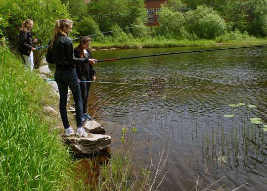 Forshagaungdomar får fiska i Klarälven